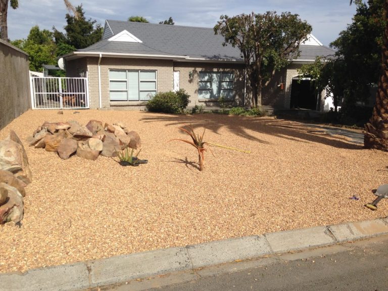 stonechipslandscapingfrontofhouse_AFTER SimpleGrassTurf.co.za